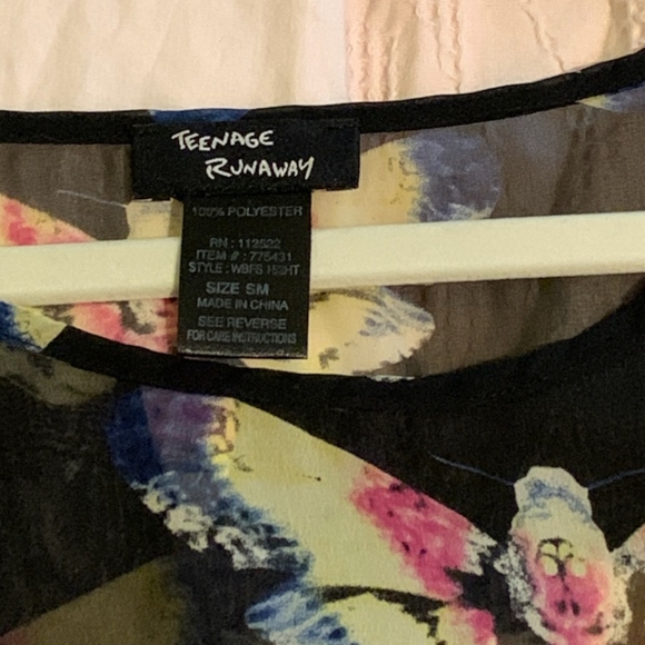 Teenage runway print blouse butterflies SM - Picture 2 of 3